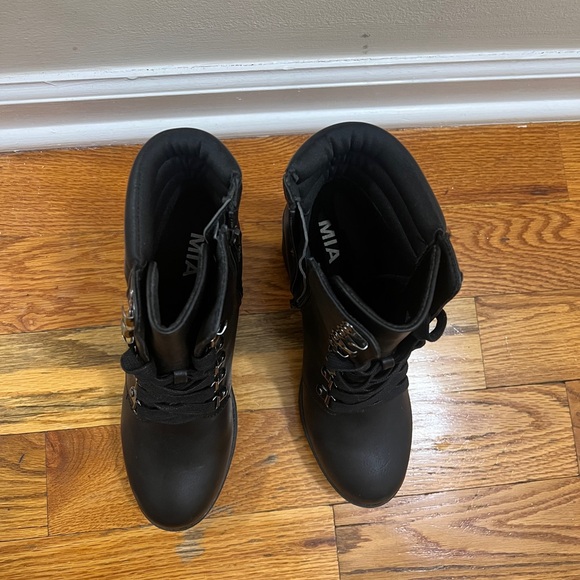 MIA black combat heel boots with laces - Picture 3 of 5